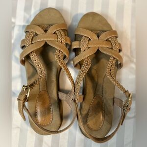 EUC Women’s SoftMoc Sandals, Tan Colour, Size 7